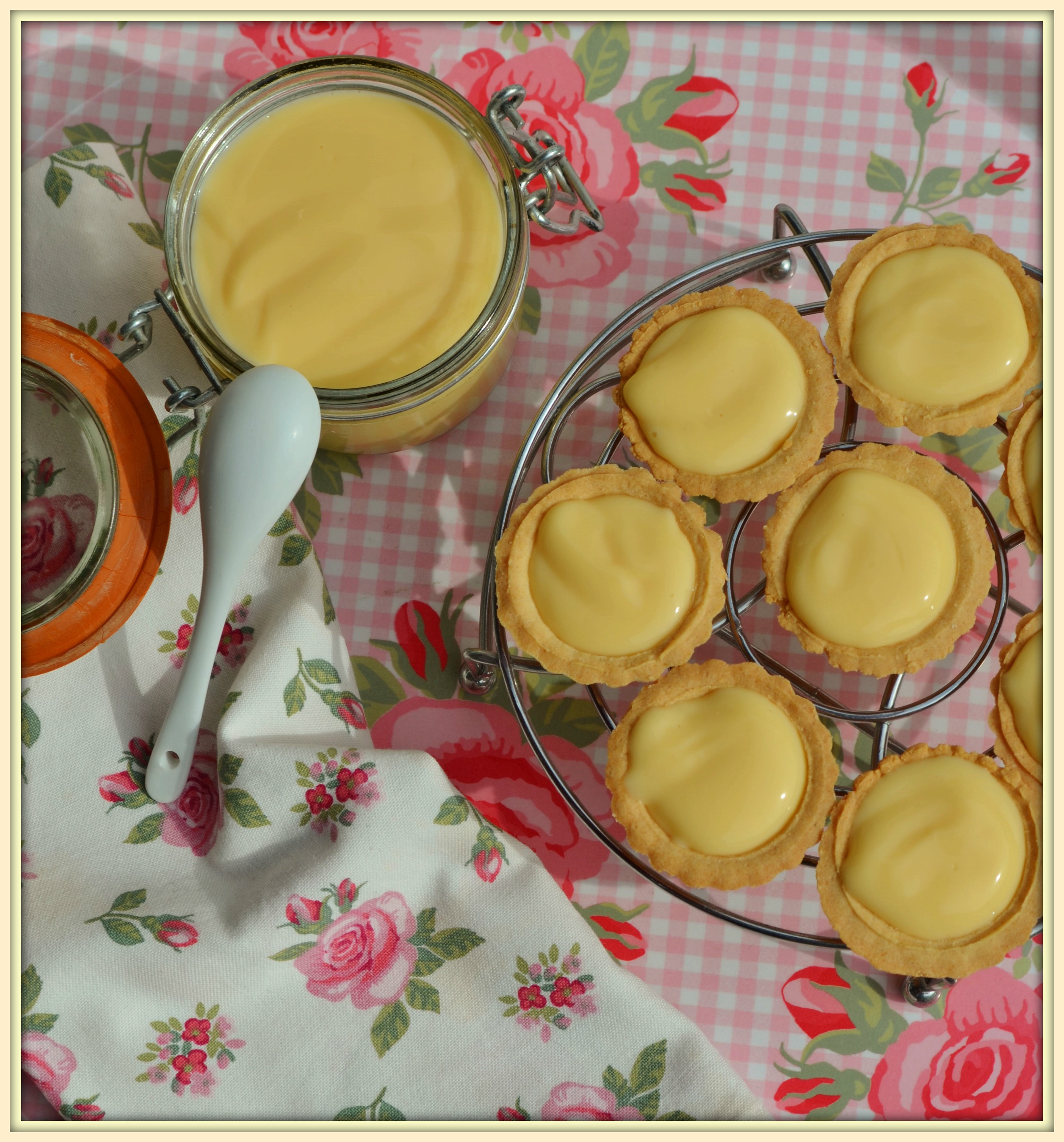 Mini tarts with lemon curd and ambrosia pudding!