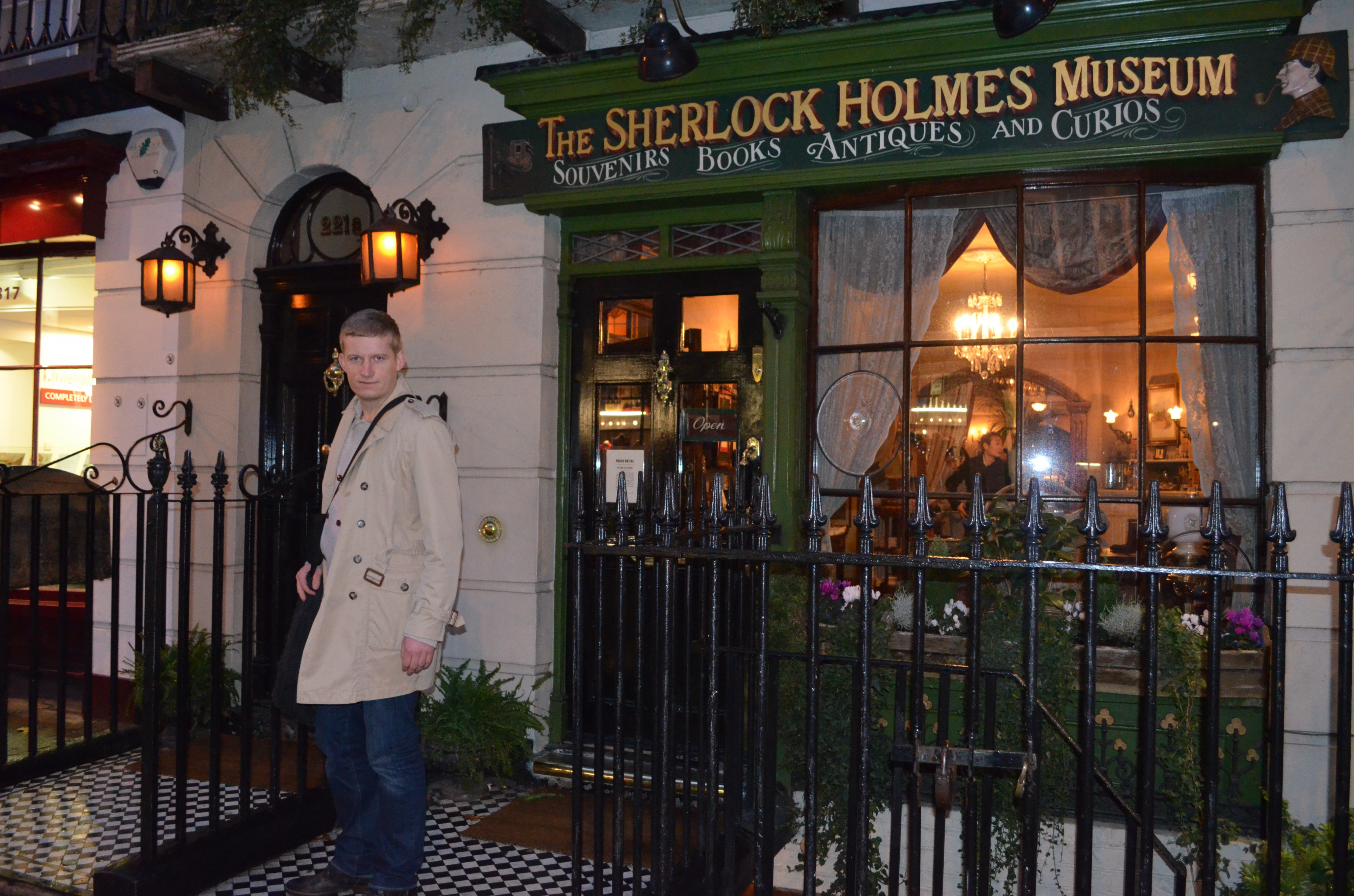 The Sherlock Holmes Museum ? 221b Baker Street, London!
