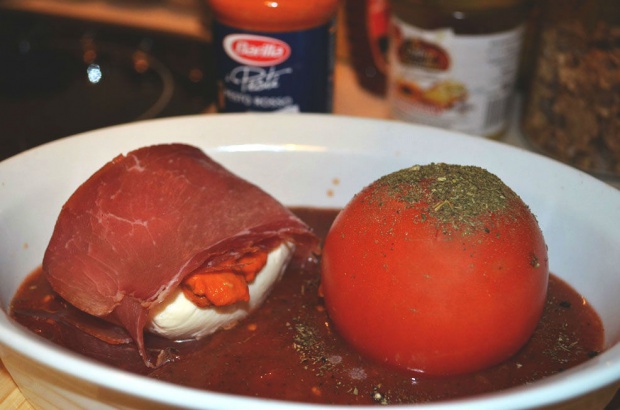 Mozzarella w prosciutto z sosem pomidorowym!