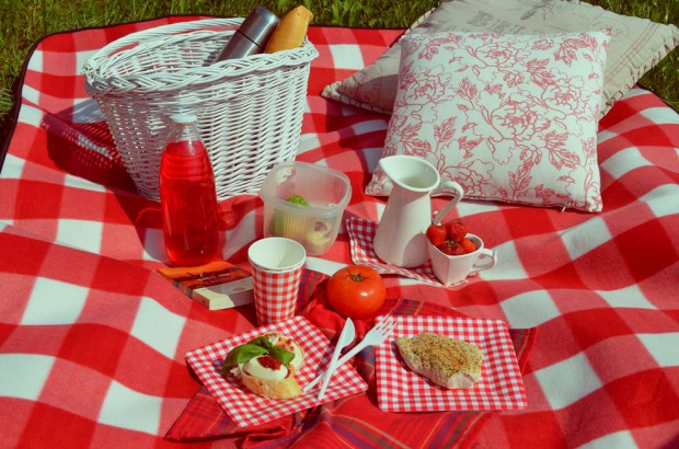 Piknikowy grillowany indyk i grzanki z sosem pomidorowym i mozzarellą!